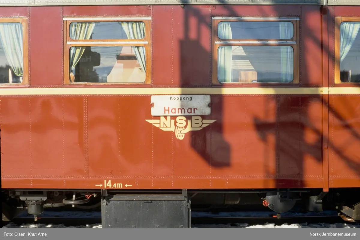 Desitnasjonsskilt på dieselmotorvogn BM 86 22