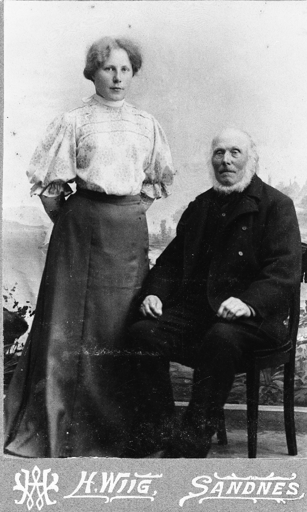 Ivar Hognestad (1825 - 1906) med barnebarnet Elisabeth Hognestad (1886 - ) g. Steinsland.