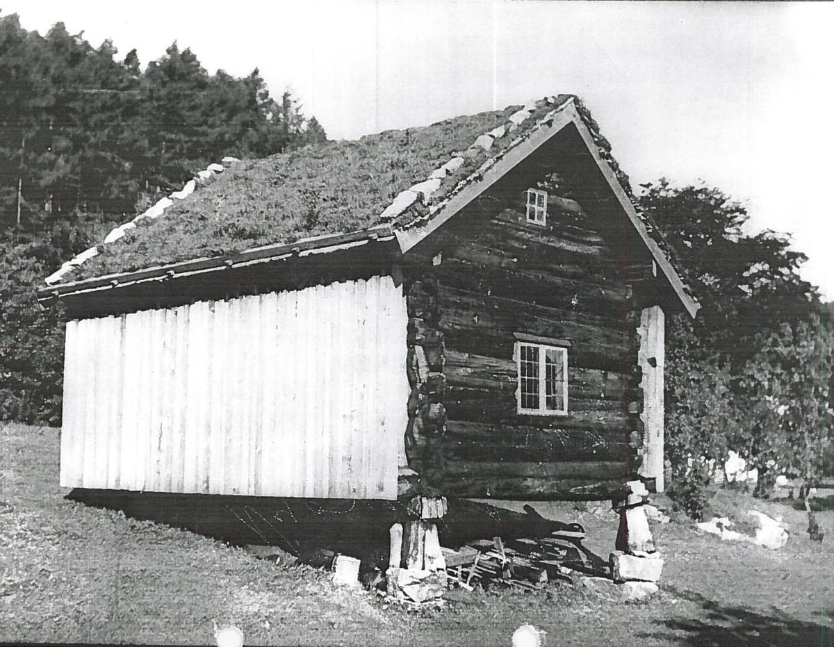 Stolpebu frå Øygarden i Sirdal. Flytta til Slettebø i 1937.
