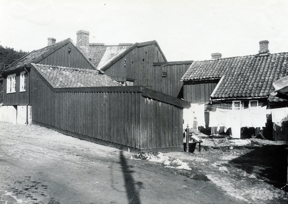 Brunnsgatan, Halmstad.
Gamla hus vid Brunnsgatan, rivna 1931.