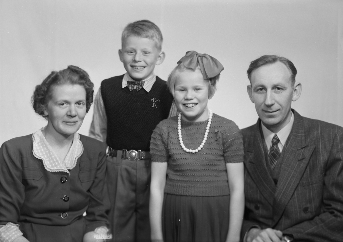 Reidar Arctander Pedersen med hustru Evelyn og barna Knut og Inger Marie