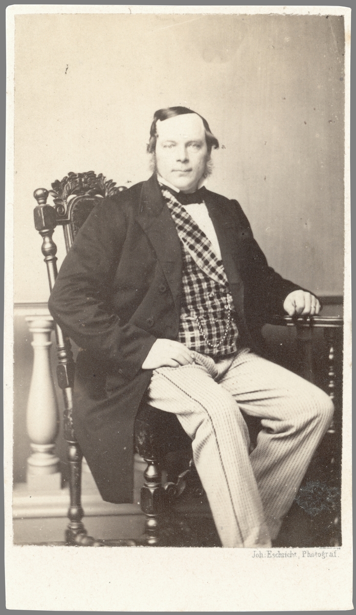 Porträtt av Elof Wilhelm Beckman. Medlem av Borgenskapets äldste i Norrköping. Även snickarmästare i staden. Från 1850 gift med Johanna Carolina Fahlgren (1821-1897).