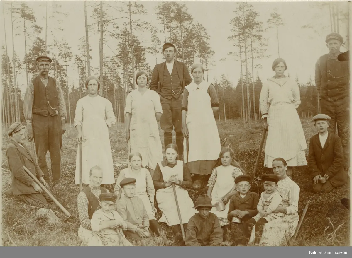 Ett lag med skogsplanterare 1916.