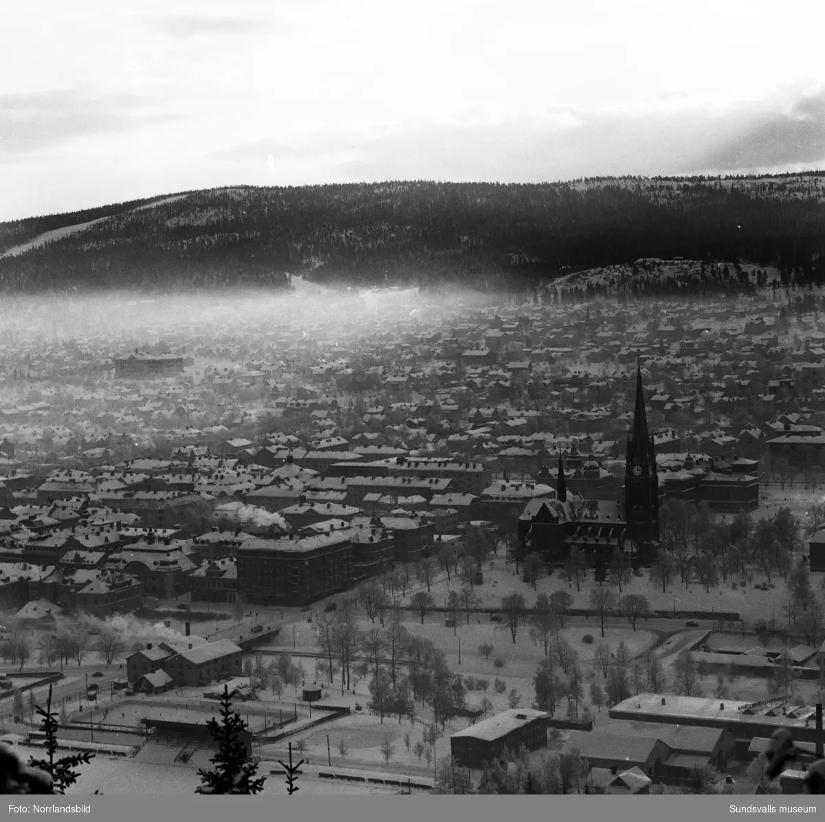 Vintervyer över stan tagna från Norra berget.