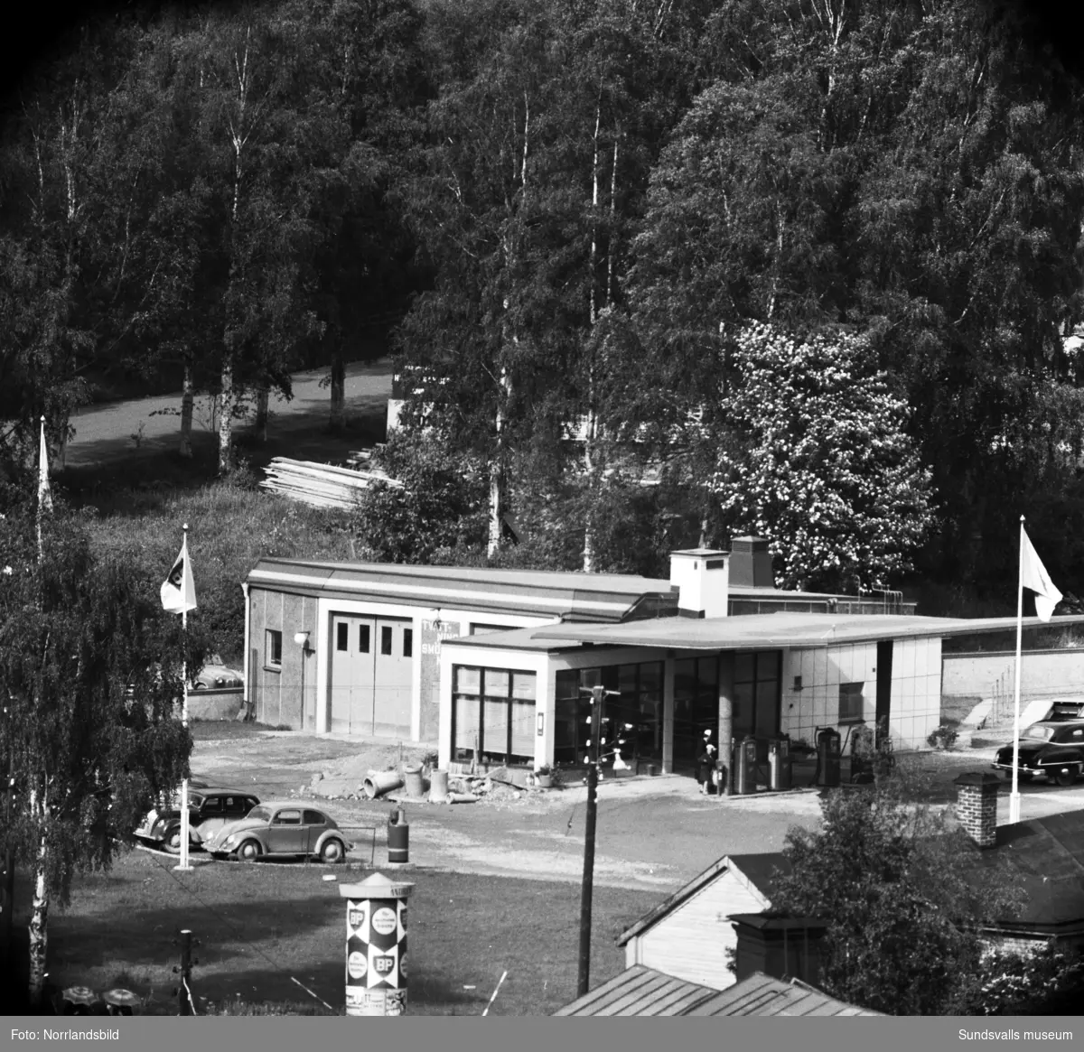BP-macken på Norrmalm, fotograferad med teleobjektiv.