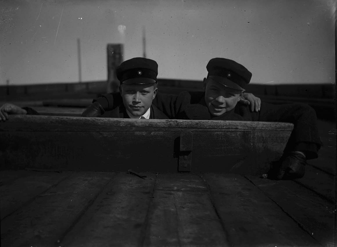 Albert Andersson och Hilding Agrell på båt.