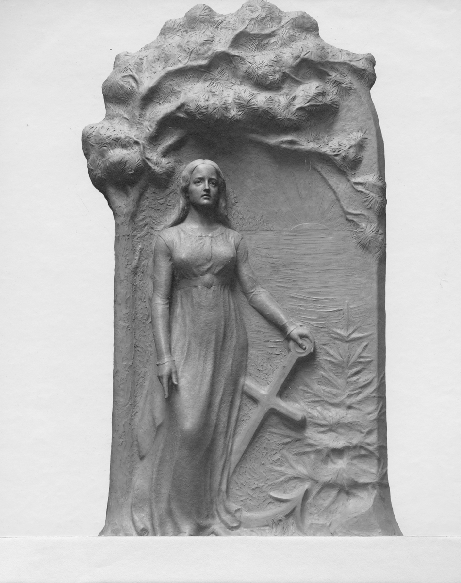Skulptur av Ida Matton. Gravmonument.