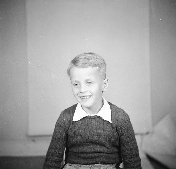 Porträtt av en ung pojke.