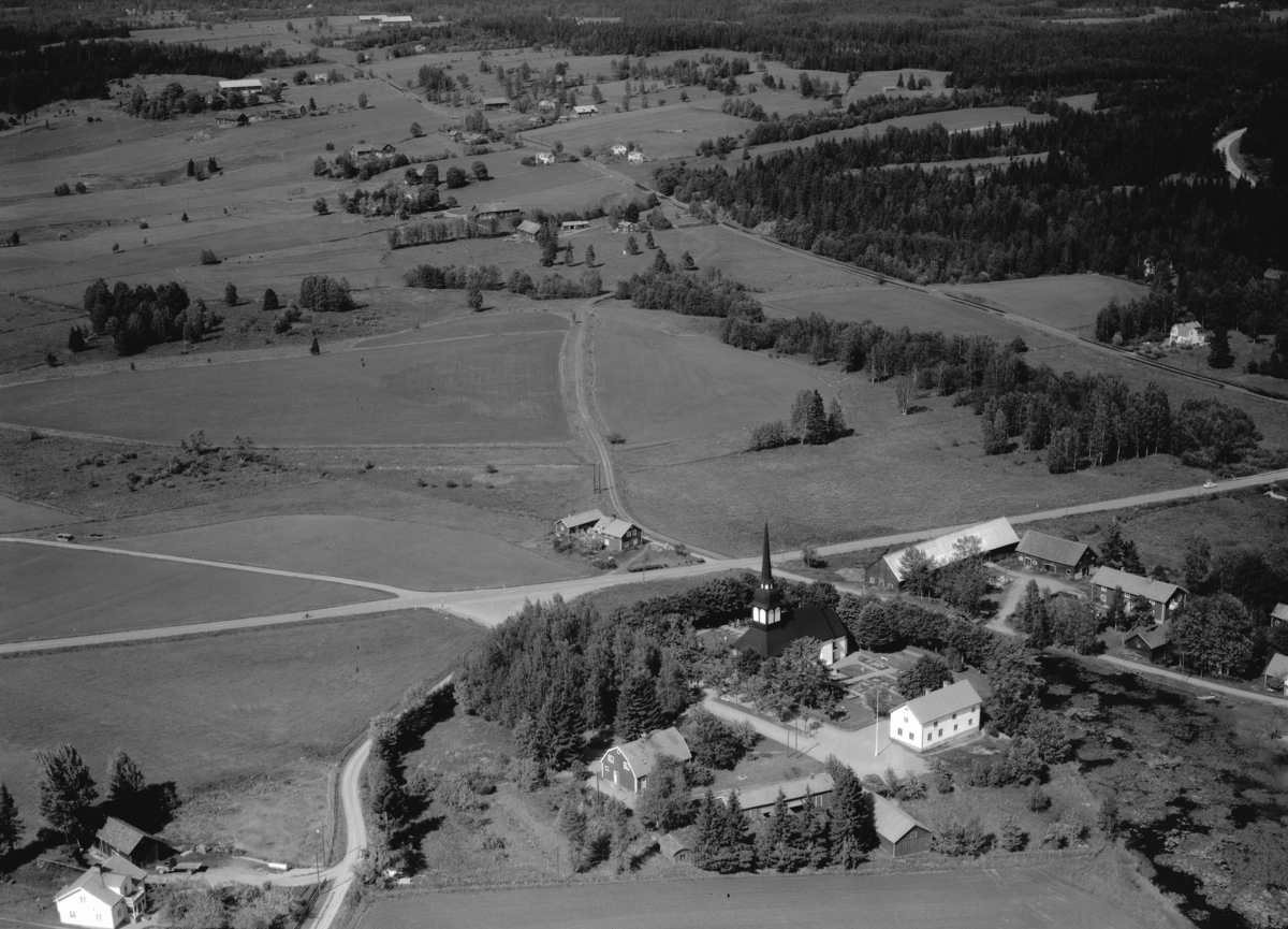 Flygfoto över Bredestad och Bredestad kyrka i Aneby kommun, Jönköpings län. 795/1964