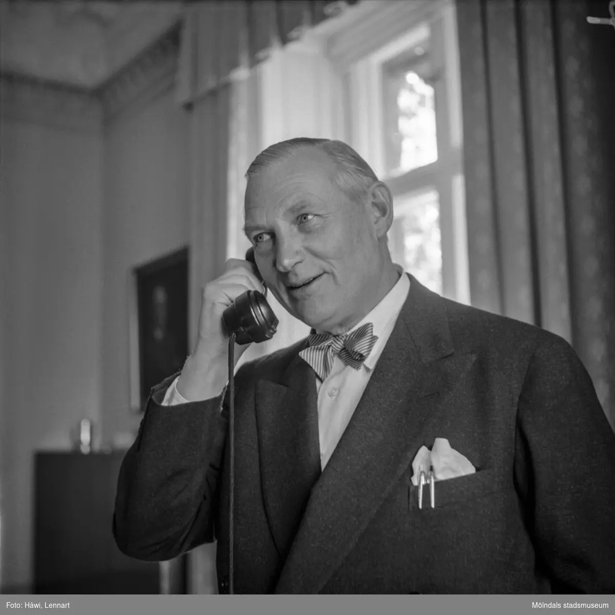 Bankdirektör Marcus Wallenberg på pappersbruket Papyrus i Mölndal, 15/6 1955.