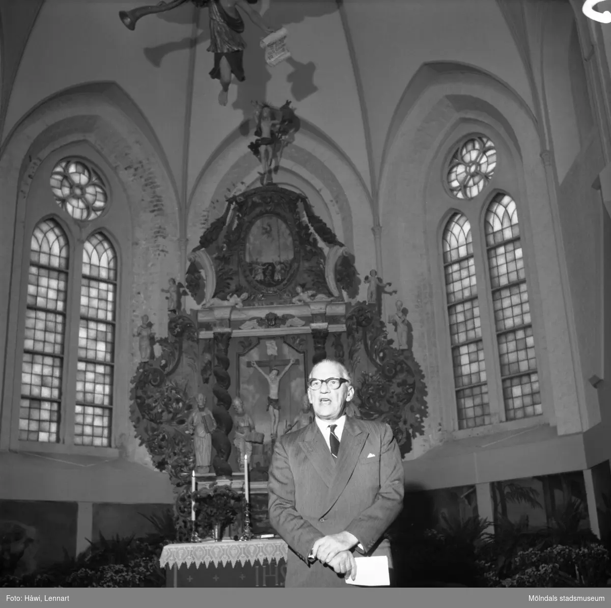 Utdelning av pappersbruket Papyrus minnesgåva 1960. Mölndals kyrka, 9/11 1960.