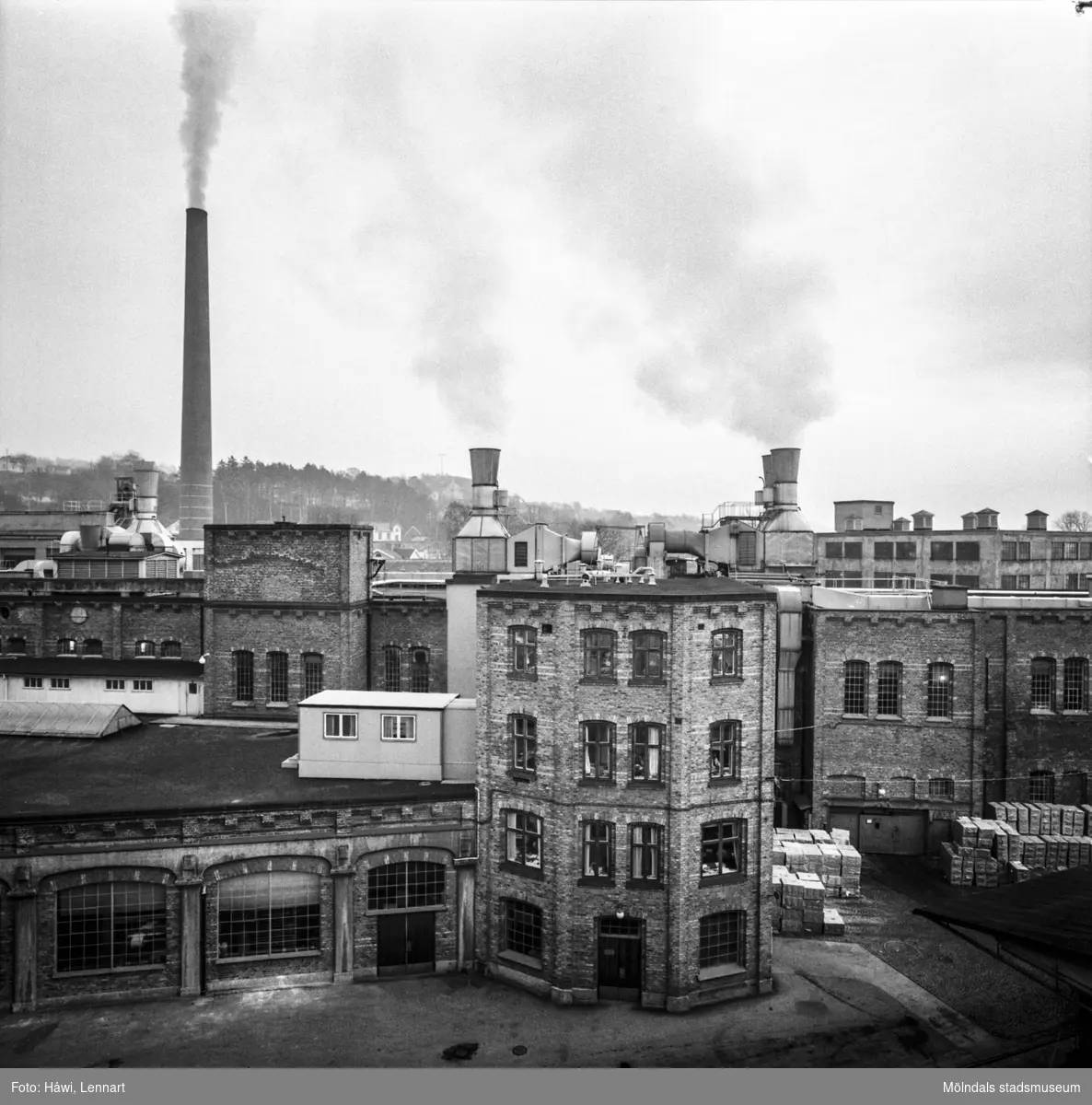 Byggnad nr 9, 10 och 11 på pappersbruket Papyrus i Mölndal, 5/12 1963.