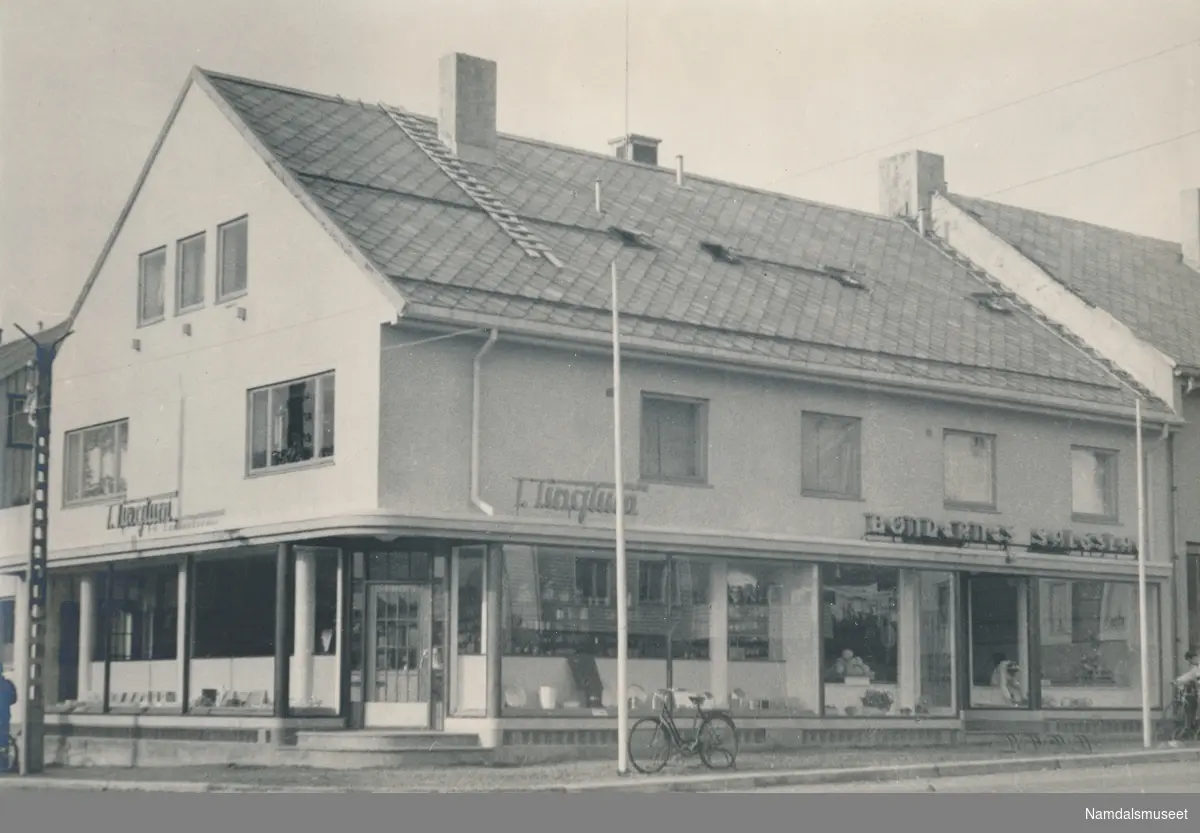 Trygve Tinglums butikk i det gjenreiste Namsos