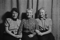 Gerda Ring med mor Barbra og datter Bab.