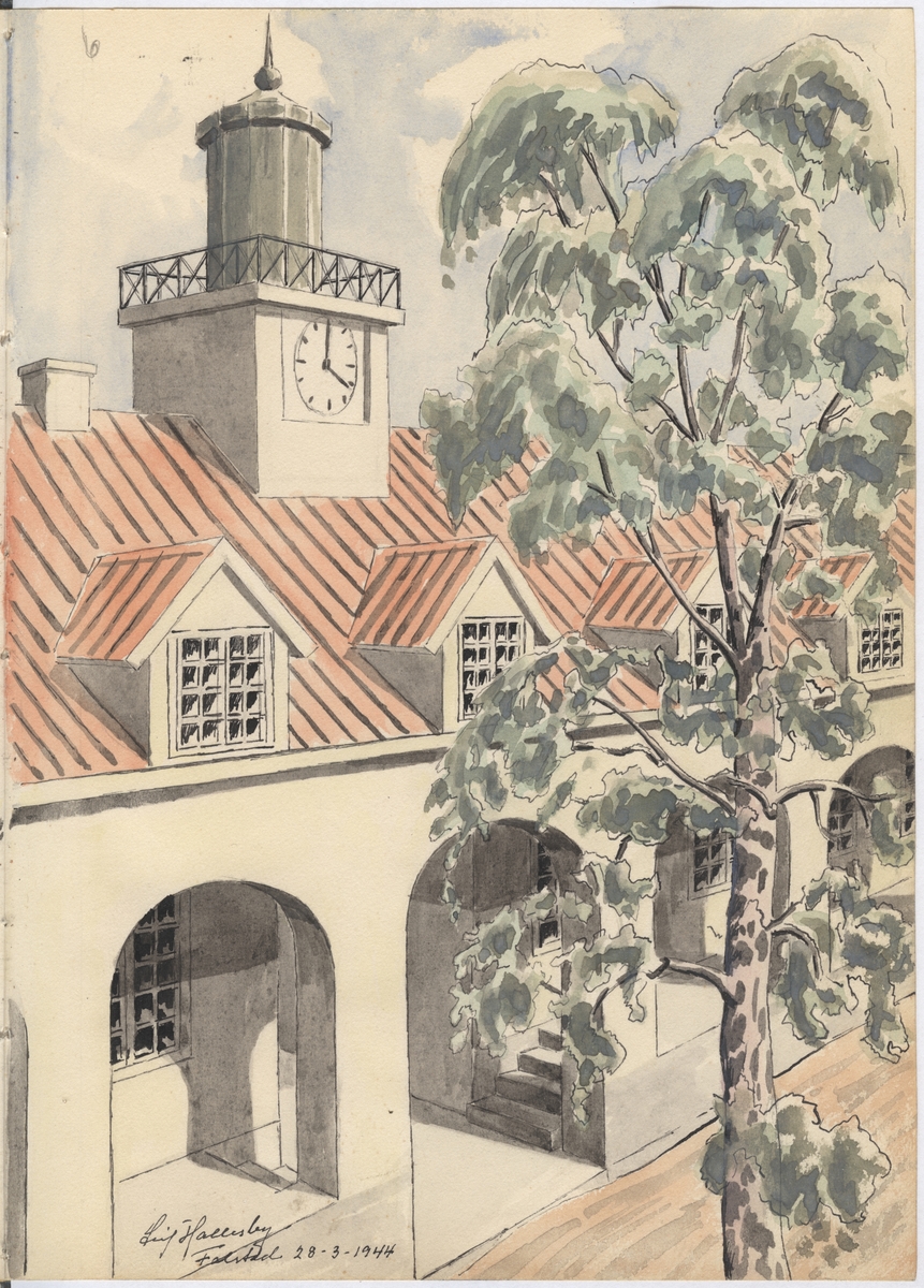 Tegning fra Falstad fangeleir, "Tårnet". Gårdsrommet i leirens hovedbygning, med bjørkettreet til høyre i bildet. Tegninga er datert 28.03.1944, men kan vise tilbake til en tidligere situasjon (Leif Hallesby kom til leiren i desember 1942).