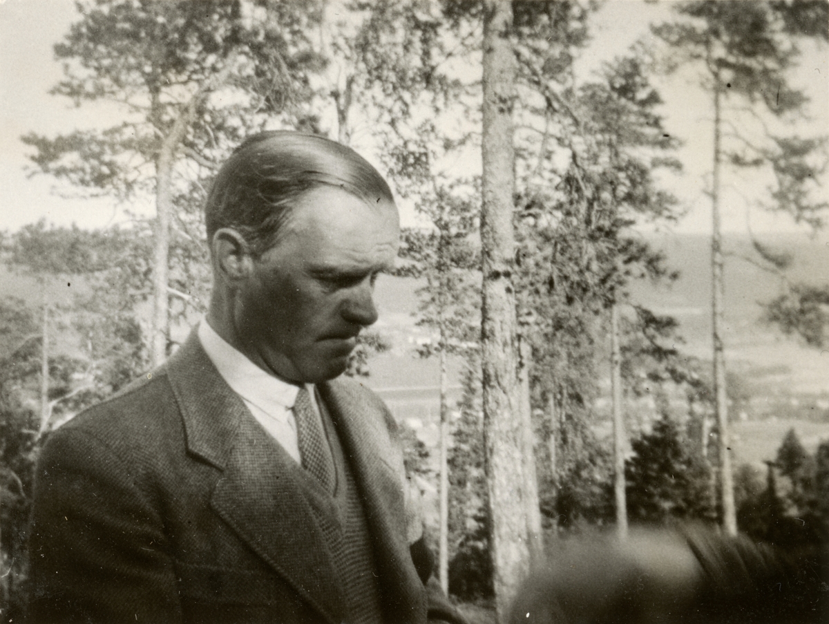 Text i fotoalbum: "Int.asp.tjänstgöring i Sollefteå sommaren 1933".