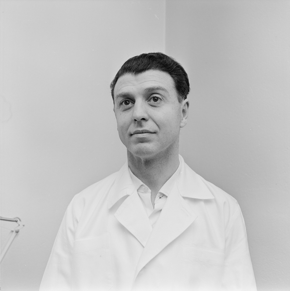 Akademiska sjukhuset, läkare som utförde operation på siamestvillingarna, doktor Basil Finer, Uppsala, mars 1965