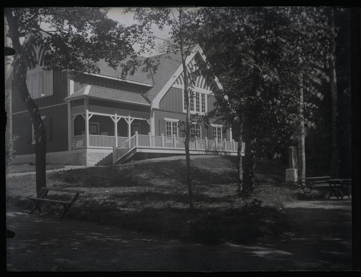 Hus med lång terrass , ca 1910.