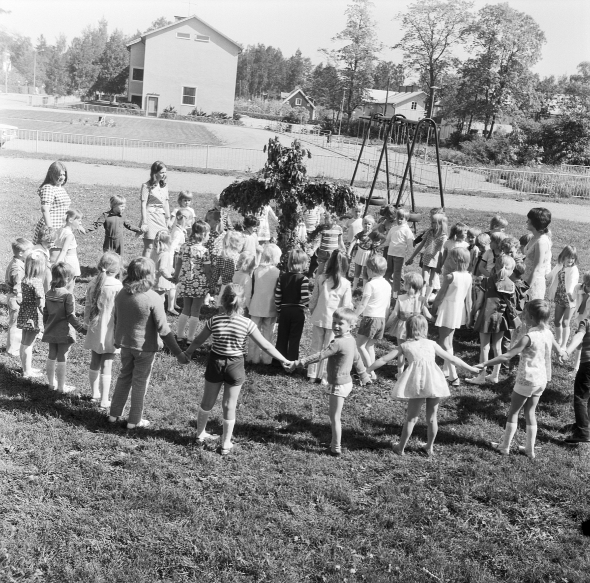 Lekskoleavslutning i Söderfors, Uppland 1972