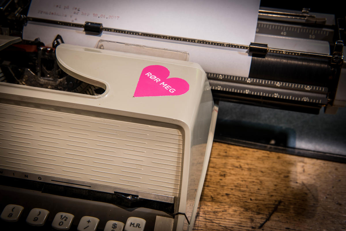Nærbilde av en skrivemaskin