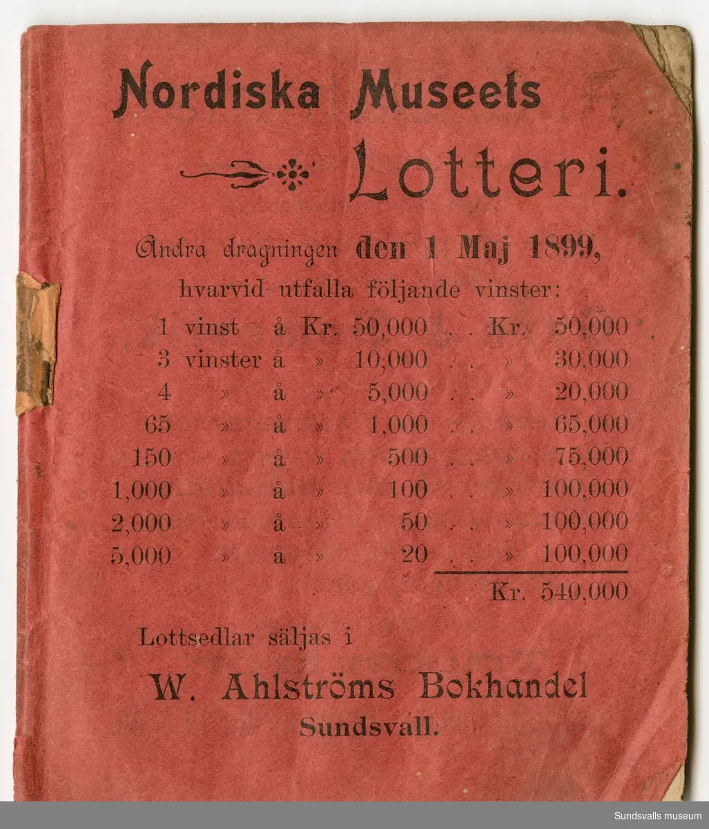 1899- års almanacka innehållande såväl information om datum, helgdagar, solens upp- och nergång som för orten verksamma företags reklamtryck.