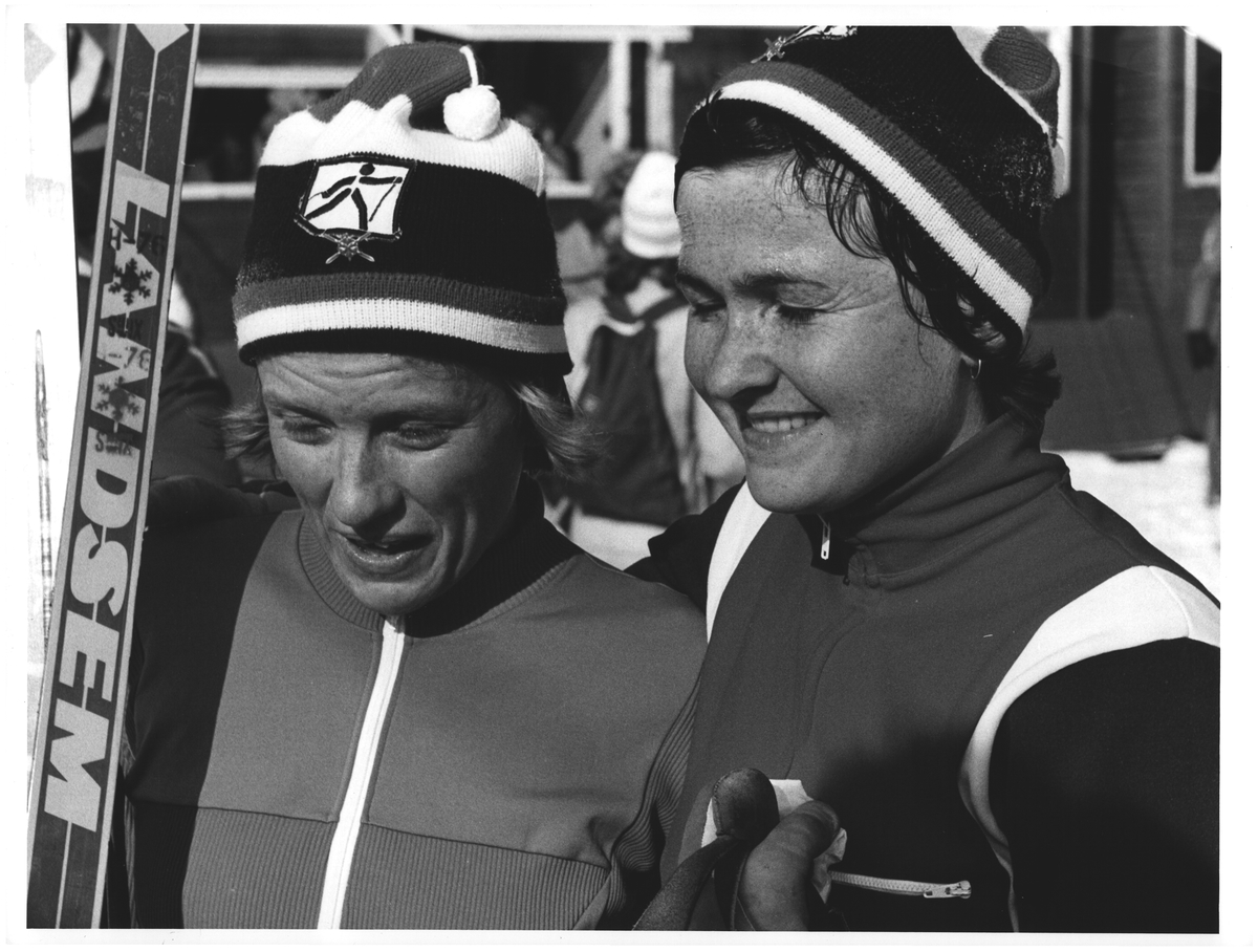 "Kollen". 10 km dame. De 2 beste norske gikk likt. Grete Kummen og Berit Johannessen