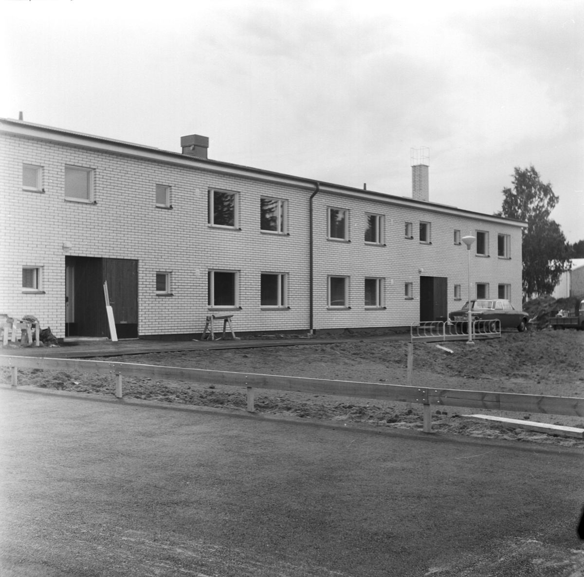 Första flerfamiljshuset i Skärplinge, Uppland, augusti 1972
