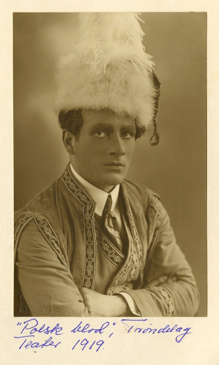 Idar Trana i rolle i operetten Polsk blod, satt opp ved Trondhjems Teater i 1919.