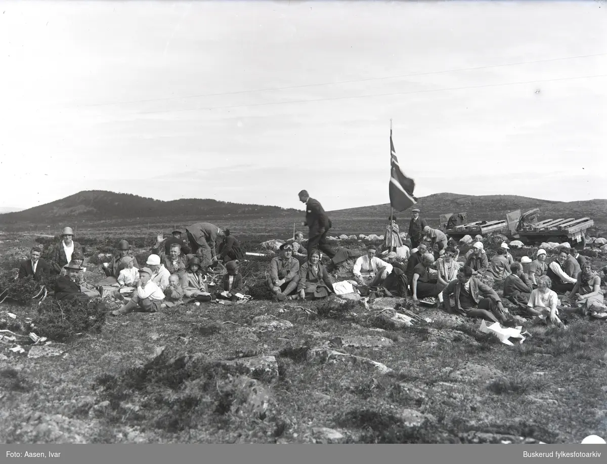 Anleggsfolk på Dagalitur, her slapper de av ved Vasstulan på Dagalifjell.  12.07.1925