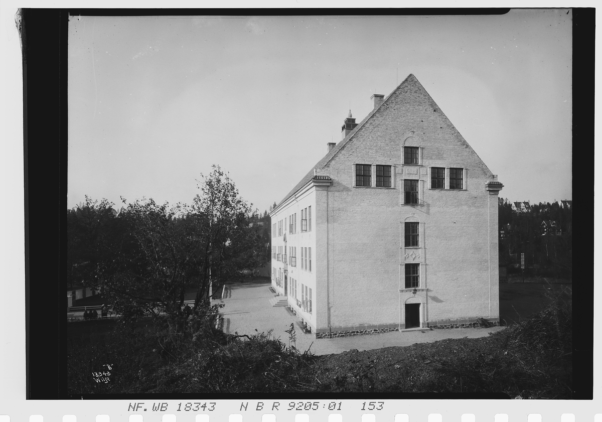 Stabekk gymnas. Fotografert 1924.