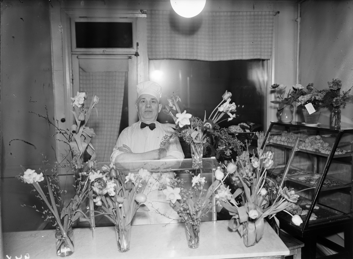 Konditor uppvaktas med blommor, Uppsala