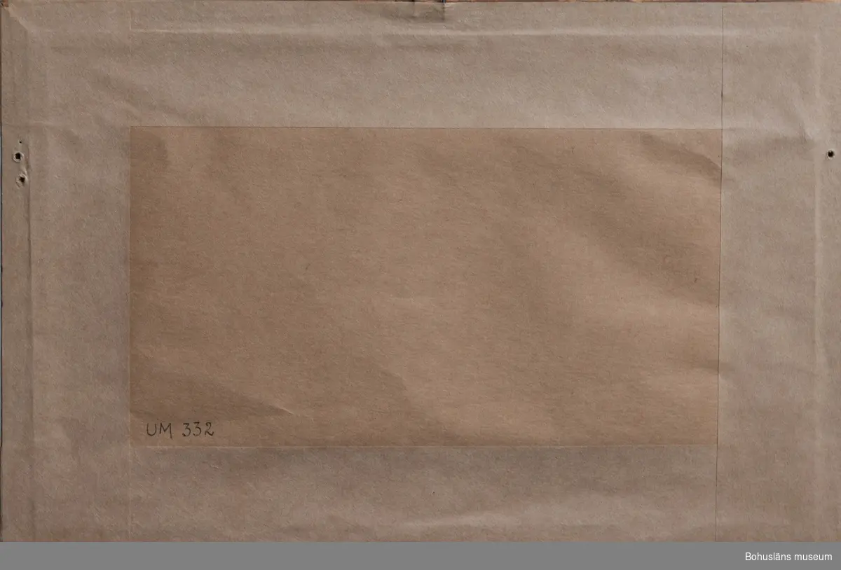 Föremålet visas i basutställningen Uddevalla genom tiderna, Bohusläns museum, Uddevalla.

Silhuettbild i svart papper monterat på ljust papper med handanteckningar. Fem Uddevallabor i profil, alla på väg åt höger i bild.

Handskriven överskrift:
Aflidna Uddevalla bor;
som lefvde under år 1834.
Under respektive person handskrivna texten, från vänster:
Dödgräfvaren Halte Nyckeln.
Fattighjonet Kallad Sterre Katrina.
Gamle Skomakaren Petter på hörnet.
Gamla Mamsell Brun kallad Tuppebruna.
Gustafsbergdirektören Petter Brunjeansson.

I Uddevalla fanns vid denna tid stora problem. Sillen uteblev, den stora stadsbranden 1806 var ett stort avbräck, missväxtår med dåliga skördar gav svåra levnadsvillkor för många. I staden levde många fattiga. Från slutet av augusti och några veckor framåt dog 275 personer i den fruktade farsoten Cholera Morbus, kolera."De fem Uddevallaborna på silhuetten har på ett eller annat sätt ingått i stadsbilden, riktigt hur kan vi aldrig få veta. Kanske var det deras insatser under nöd- och sjukdomsåret 1834 som förde dem samman."; (Rysén 1996).

Petter Brunjeansson (1756 - 1836) var grosshandlare, sockerbruksdirektör och barnhusdirektör och innehade flera höga poster i stadens styrelse. Bl. a. var han mycket engagerad i fattigfrågor satt med i fattigvårdsstyrelsen. 1831 organiserade han en kommunal soppkokning med utdelning av poletter till behövande. Från samtida beskrivningar av denne uppskattade samhällsmedborgare känner man igen hårpiskan, kråsskjortan, den stora  näsan och käppen. Brunjeansson är ingående presenterad i Kristiansson, se nedan.
Gamla mamsell Bruhn med den stora hatten, kallad bahytt och med lång cape är en inte identifierad medlem i släkten Bruhn, på bilden kallad "Tuppebrunan".  En mamsell var en ogift kvinna av viss börd. 
I en stad av Uddevallas storlek fanns flera skomakare med gesäller och lärlingar. Gamle skomakaren Petter på hörnet var en av dessa.
I Uddevalla med sina 4000 invånare  fanns två fattighus och fattighjonen märktes säkert i stadsbilden. Fattighjonet Sterre Katrina stödjer sig på en käpp och har inte några riktiga skor på sig. Dödgrävaren Halte Nyckeln hade helt säkert mycket att göra under koleraåret 1834. 

Tyvärr vet vi inte vem som klippt silhutterna då bilden är osignerad.

Ur Knut Adrian Anderssons katalog Uddevalla Musei kulturhisotriska samlingar 1916:
No 17. Silhuetter = (klippta) Karrikatyrer av i Uddevalla 1834 väl kända stadsbor.

Ur handskrivna katalogen 1957-1958:
Silhuetter fr. 1834
H: 13,5 Br. 21. 5 personer. Uddevallabor, i profil, helfigur.

Lappkatalog: coll.appl 5

Ur Nationalencyklopedin, NE.se:  Silhuett
Silhuett (fr. silhouette), konturbild, vanligen urklippt i svart papper som placeras mot en ljus bakgrund. Konstarten är uppkallad efter fransmannen Étienne de Silhouette (1709-67), som 1759 dekorerade sitt lantslott med silhuettklipp. Silhuetter var mycket uppskattade under 1700- och 1800-talen.
Under 1800-talet användes silhuetter som illustrationer i böcker och tidningar. Folkliga klipp, gratulations- och minnestavlor, var ofta klippta ur färgat papper eller kolorerade. Silhuettklippare är alltjämt verksamma på t.ex. marknader.

Litt.: Kristiansson, Sten, "Uddevalla stads historia", III, s. 51.
Rysén, Elisabeth: Gamla Uddevallabor i silhuett. BOHUSLÄN Årsbok 1996, s. 193 - 196.