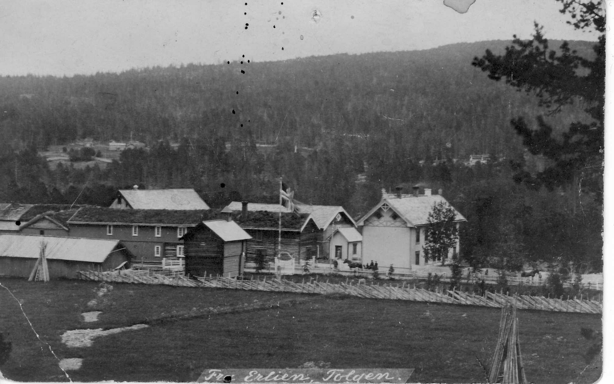 Erlien, Lensmannsgarden
bebyggelse, byggeskikk, flaggstang, unionsstang, skigard

Kortet sendt i 1921, se baksida