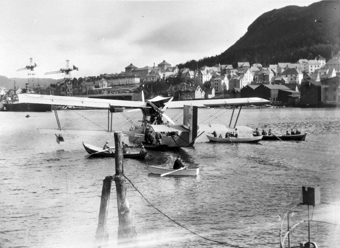 En Latham 47 flybåt fortøyd i Bergen havn i 1928.