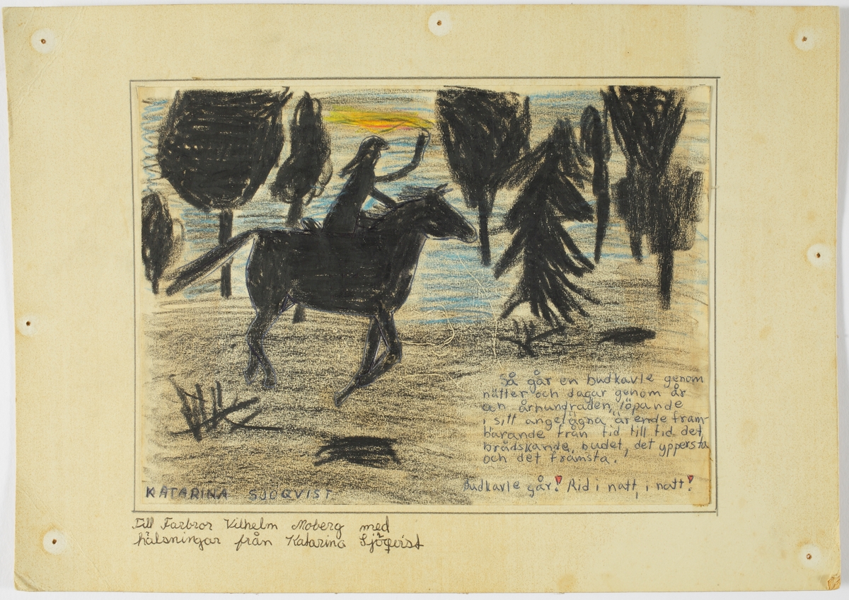 En kolorerad kritteckning visande en man med budkavle som rider på en häst genom en skog. Till höger citat ur boken "Rid i natt": "Så går en budkavle genom nätter och dagar genom år och århundraden, löpande i sitt angelägna ärende..."