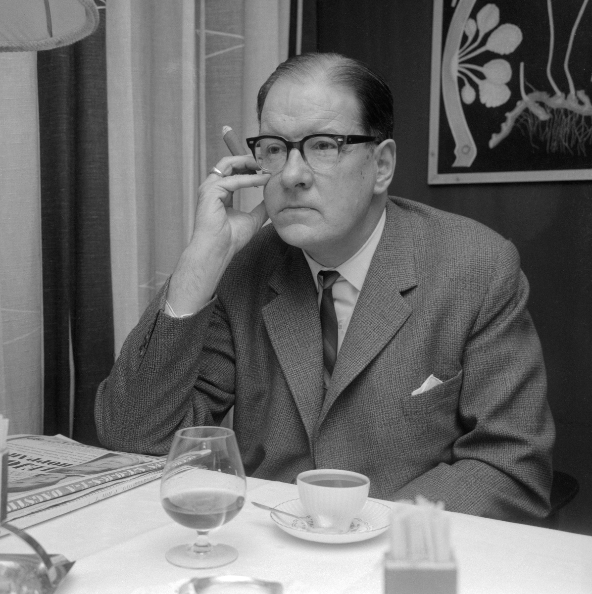 Författare, översättare, journalist och litteraturforskare är några titlar som kan knytas till den intellektuelle Sven Stolpe. Under perioden 1964-1972 tjänstgjorde han som läroverkslektor i Mjölby. Här porträtterad 1965.