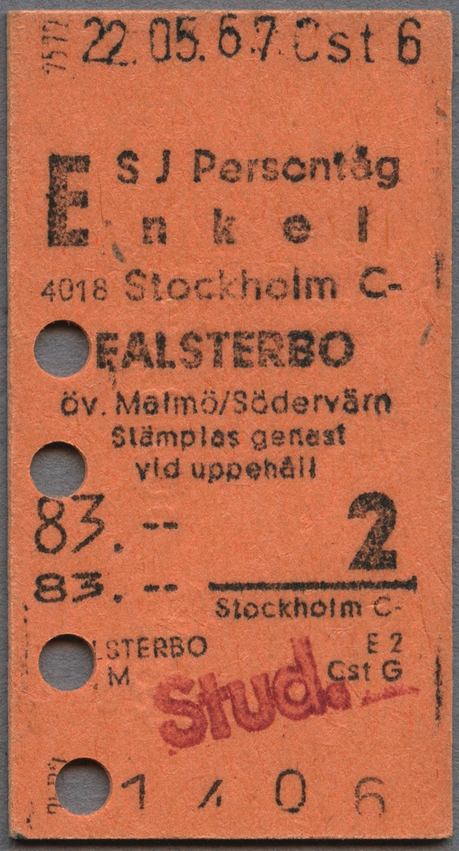 Studerandebiljett, enkelbiljett för SJ persontåg på sträckan Stockholm C-Falsterbo över Malmö/Södervärn. Biljetten är av orange papp i Edmondsonskt format. Biljetten var giltig i andra klass. På biljetten står det "Stämplas genast vid uppehåll". Biljetten är stämplad med datum i toppen. "Stud." är tryckt i rött i nederdelen av biljetten. Biljettens pris var 83 kronor. Biljetten är klippt fyra gånger.