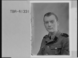 Portrett av Marius Christoffersen i uniform.