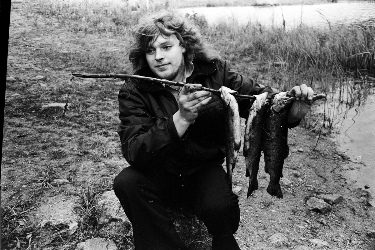 "Lyckat Marionfiske", Söderfors, Uppland, oktober 1972