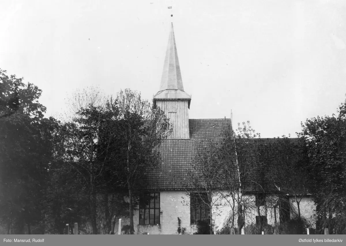 Trøgstad kirke, eksteriør, bildet tatt før restaureringen i 1904. Bildet del av en montasje, se ØFB.1996-112.