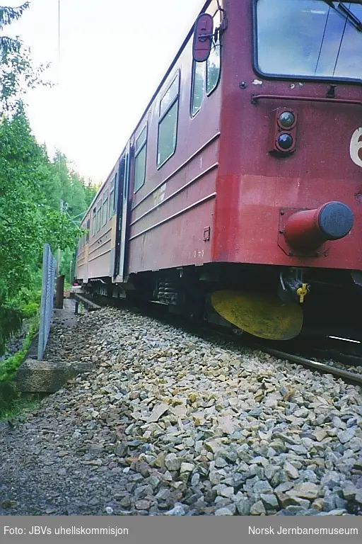 Avsporet motorvogn BM 69 015 ved Langnes mellom Spydeberg og Askim stasjoner.