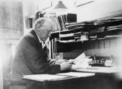 portrett, postmester, Oskar Marentius Ingebretsen Thelle