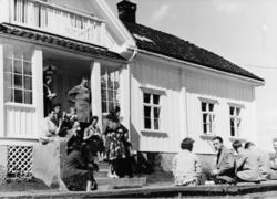 postskolen, Sundbakken, eksteriør, menn, damer, ca. 1960