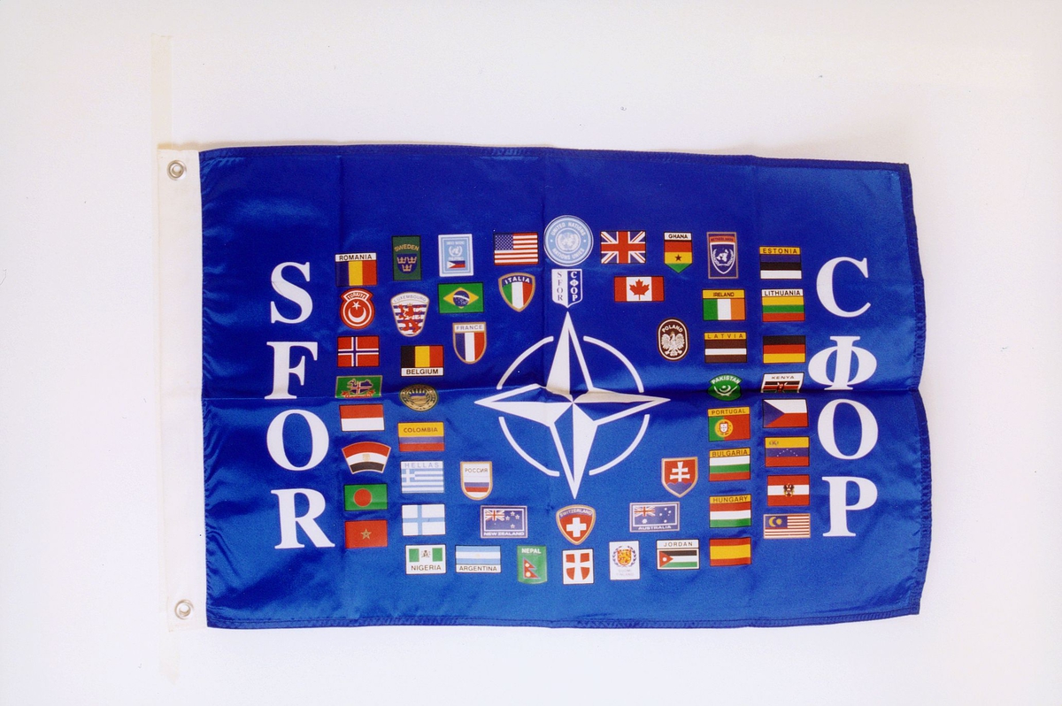 postmuseet, gjenstander, flagg, NATO-flagg, SFOR, UN, FN