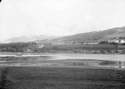 Sør-Fron 14.09.1908. Hundorp gård og stasjon. Bolighus, uthu
