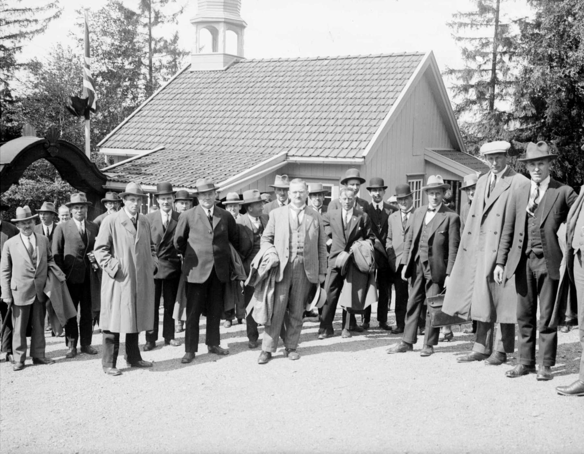 "Vonheim" i Follebu. Avduking i 1930 av Ivar Mortensen.