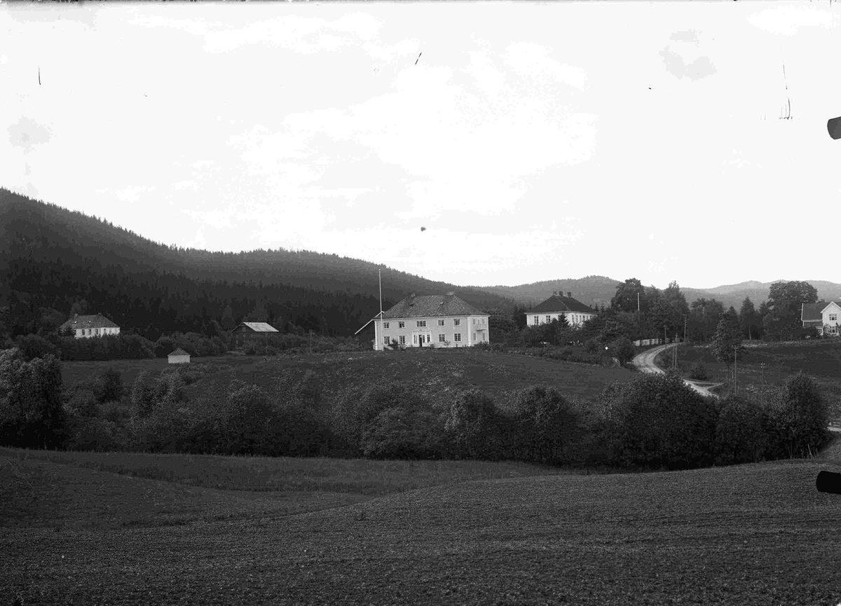 Stensby gård. Ble til Stensby sykehus ca. 1913