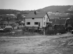 Riving av huset der hvor Nesset sparebank skal bygges.