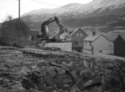 Riving av nabohuset til gården Sjølaupet gnr 27 bnr 2 eier K