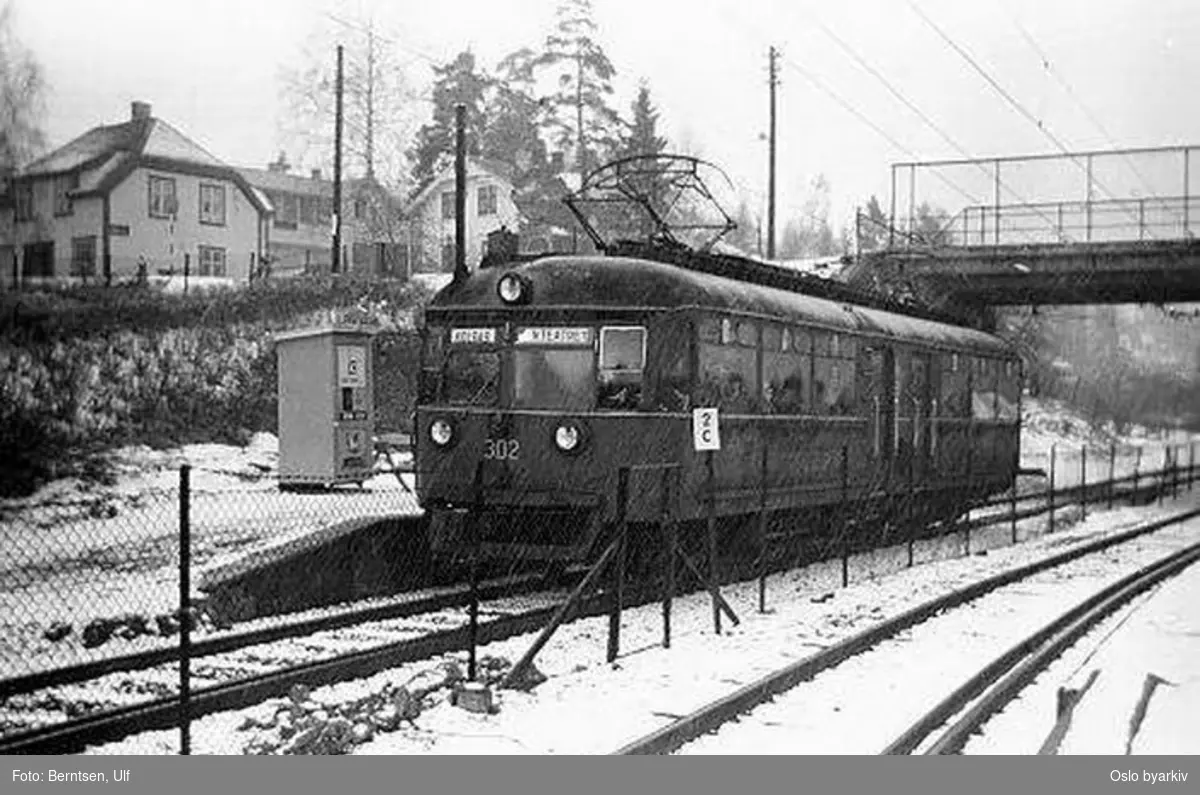 Oslo Sporveier, C1 302 utgående Bekkestua, vinter, november 1959.